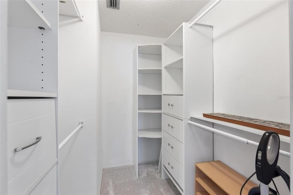 For Sale: $259,900 (3 beds, 2 baths, 1295 Square Feet)