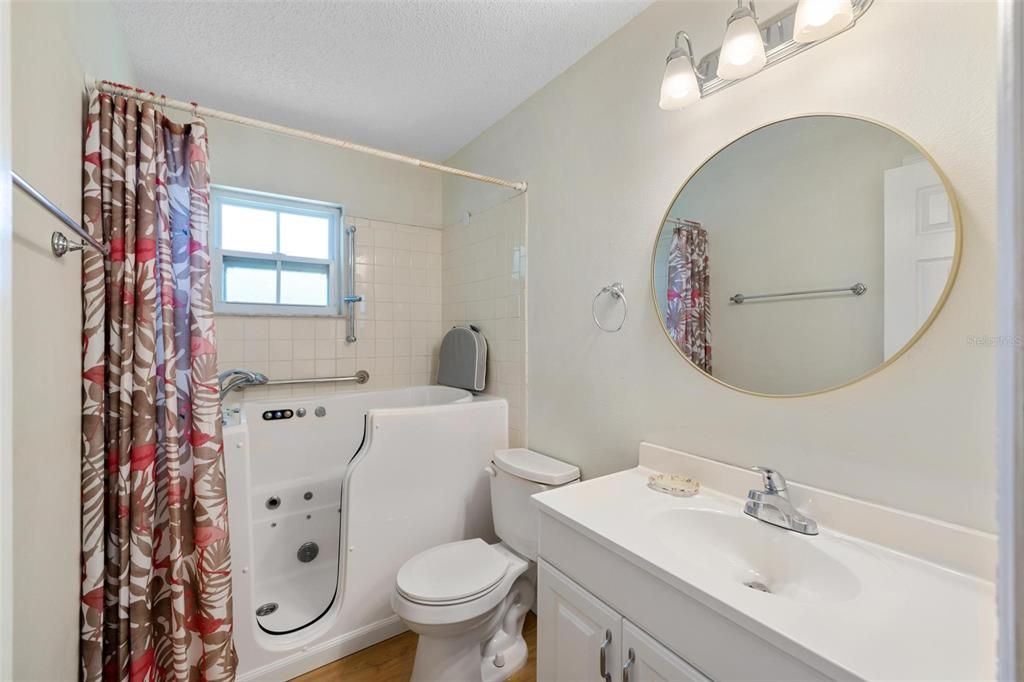 For Sale: $259,900 (3 beds, 2 baths, 1295 Square Feet)