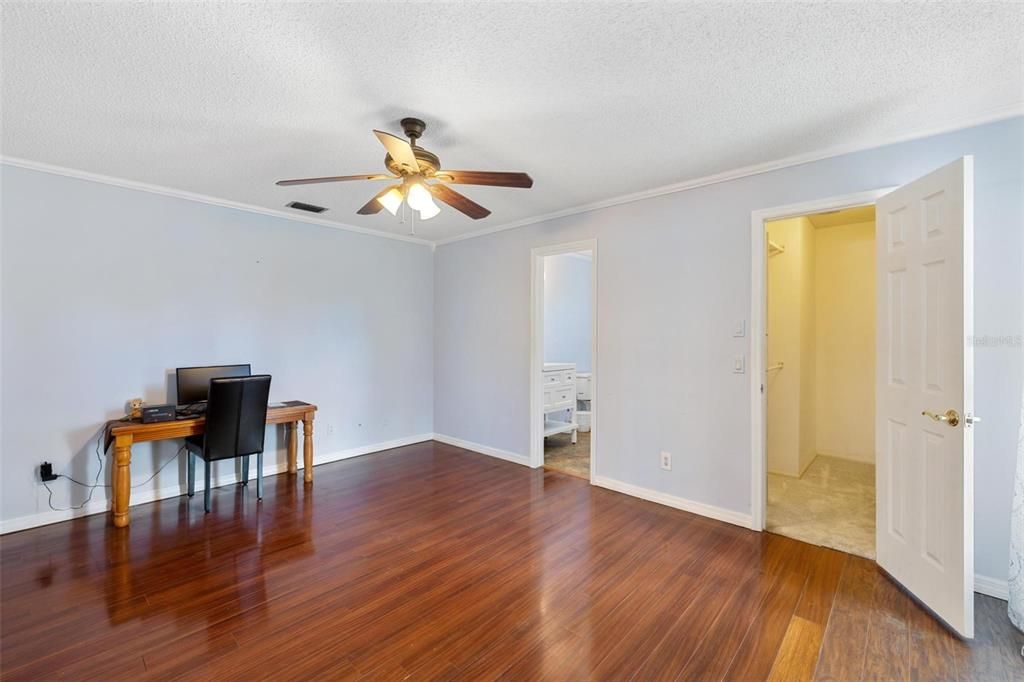 For Sale: $259,900 (3 beds, 2 baths, 1295 Square Feet)