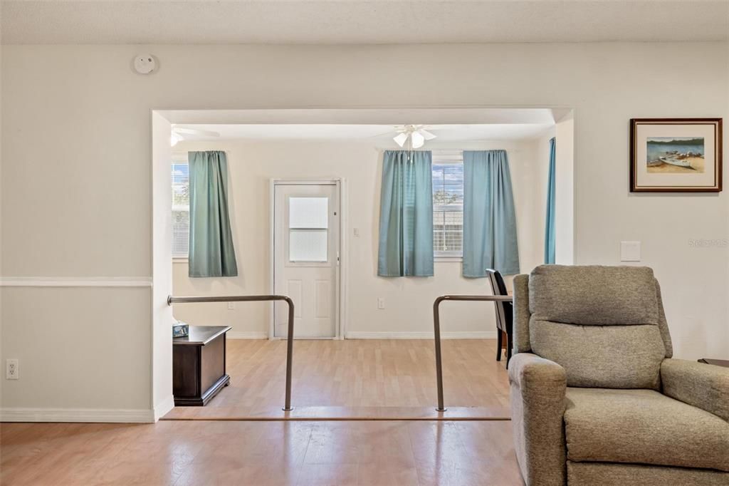 For Sale: $259,900 (3 beds, 2 baths, 1295 Square Feet)