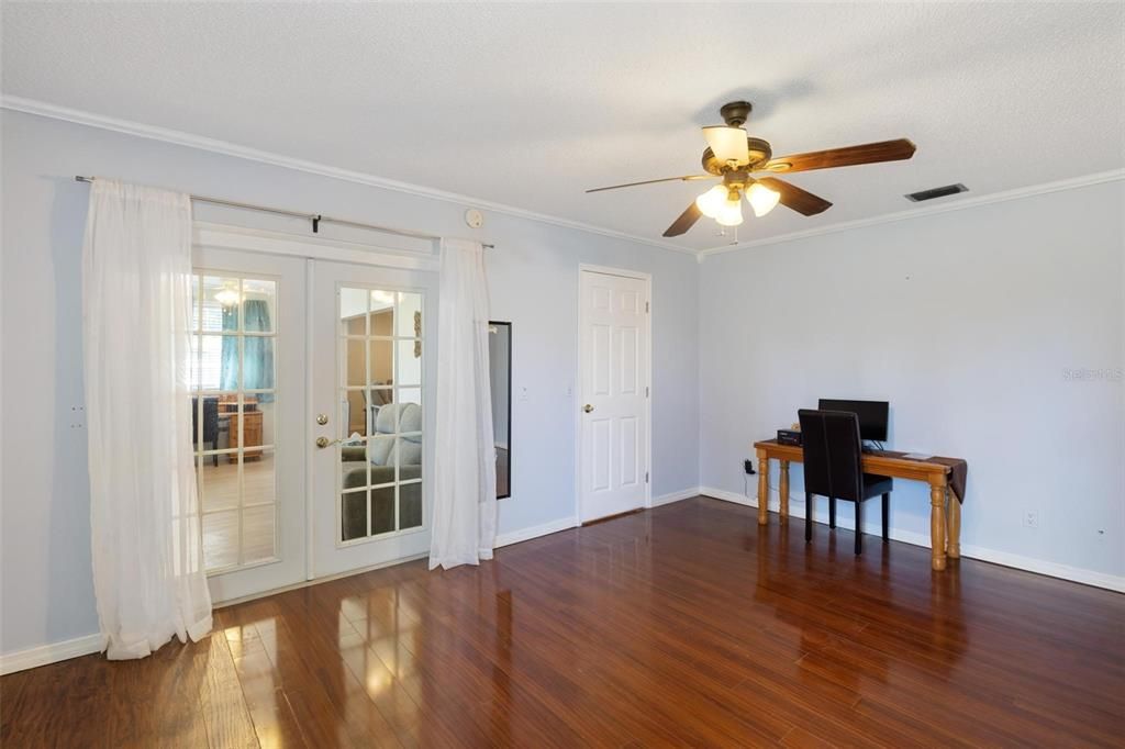 For Sale: $259,900 (3 beds, 2 baths, 1295 Square Feet)