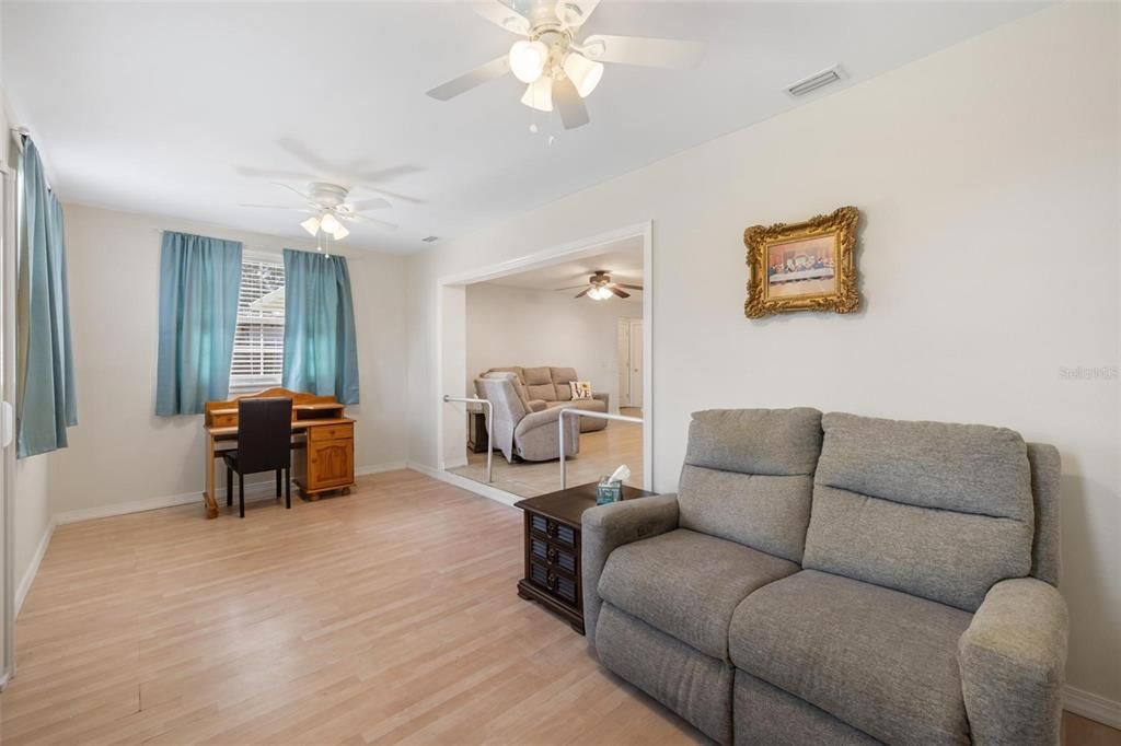 For Sale: $259,900 (3 beds, 2 baths, 1295 Square Feet)