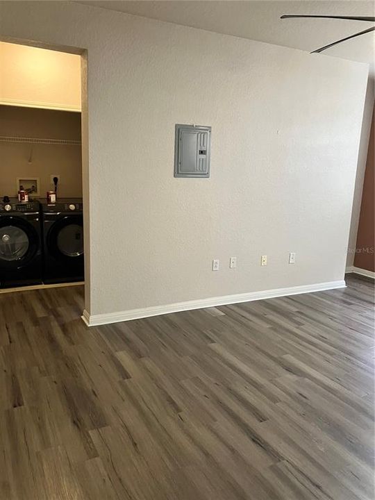 待售: $195,000 (1 贝兹, 1 浴室, 902 平方英尺)