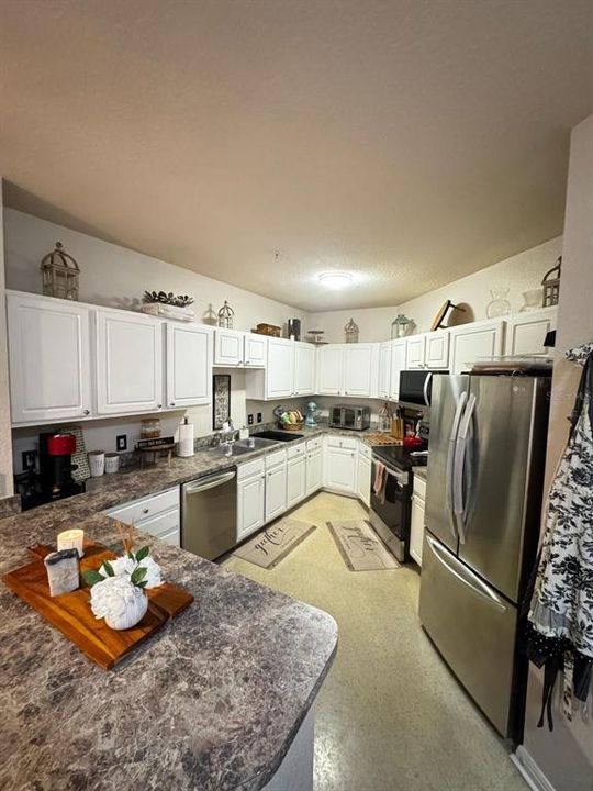 待售: $195,000 (1 贝兹, 1 浴室, 902 平方英尺)