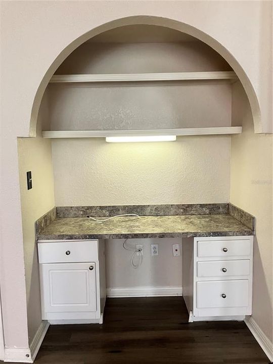 待售: $195,000 (1 贝兹, 1 浴室, 902 平方英尺)