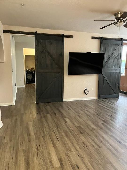 待售: $195,000 (1 贝兹, 1 浴室, 902 平方英尺)