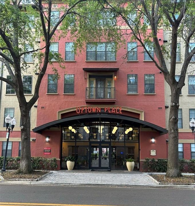 待售: $195,000 (1 贝兹, 1 浴室, 902 平方英尺)