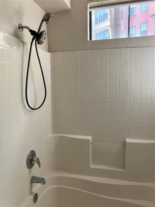 待售: $195,000 (1 贝兹, 1 浴室, 902 平方英尺)