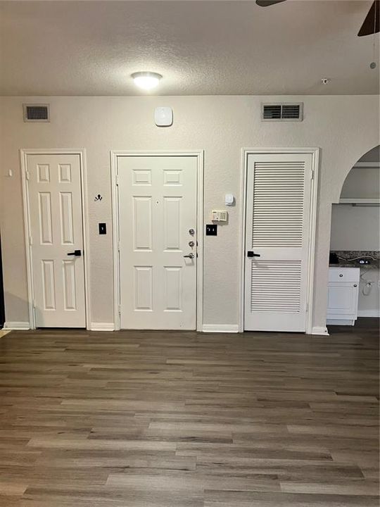 待售: $195,000 (1 贝兹, 1 浴室, 902 平方英尺)