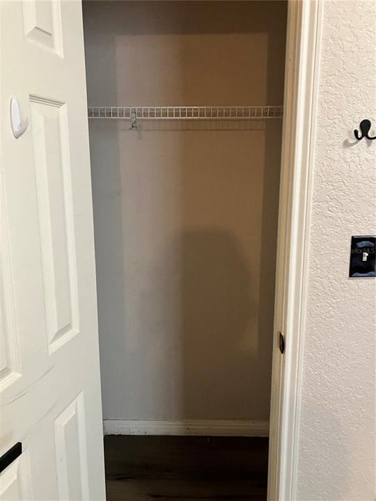 待售: $195,000 (1 贝兹, 1 浴室, 902 平方英尺)