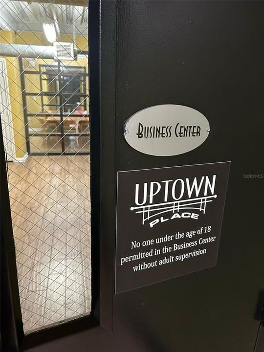 待售: $195,000 (1 贝兹, 1 浴室, 902 平方英尺)