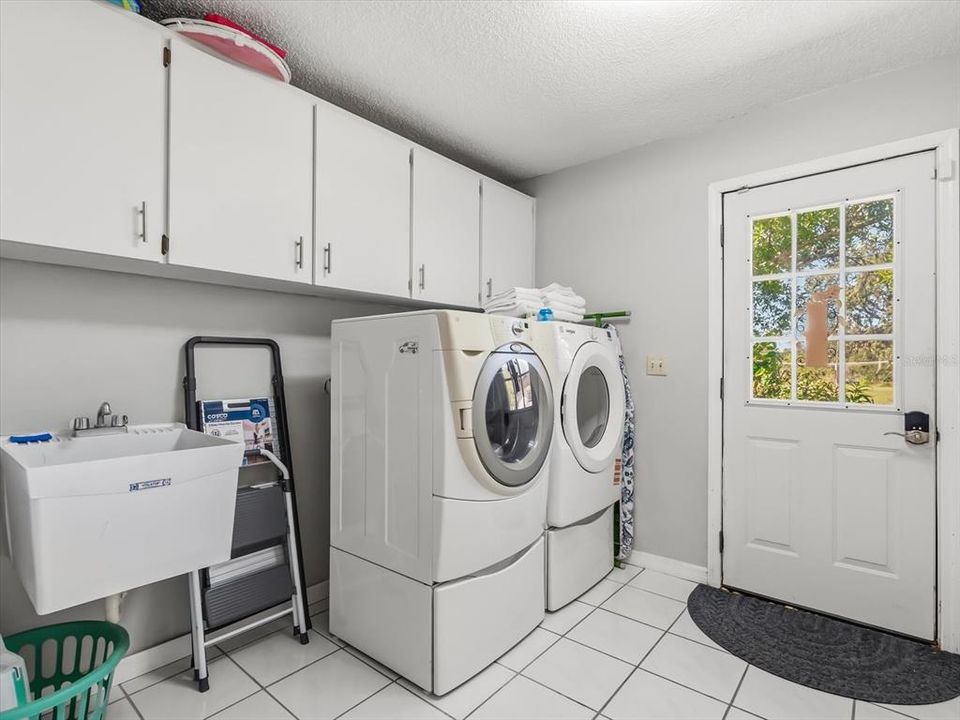 На продажу: $1,200,000 (3 спален, 2 ванн, 3009 Квадратных фут)