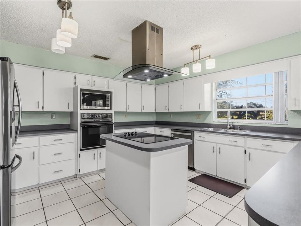 На продажу: $1,200,000 (3 спален, 2 ванн, 3009 Квадратных фут)