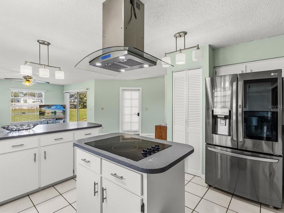 На продажу: $1,200,000 (3 спален, 2 ванн, 3009 Квадратных фут)