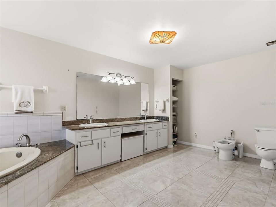 На продажу: $1,200,000 (3 спален, 2 ванн, 3009 Квадратных фут)