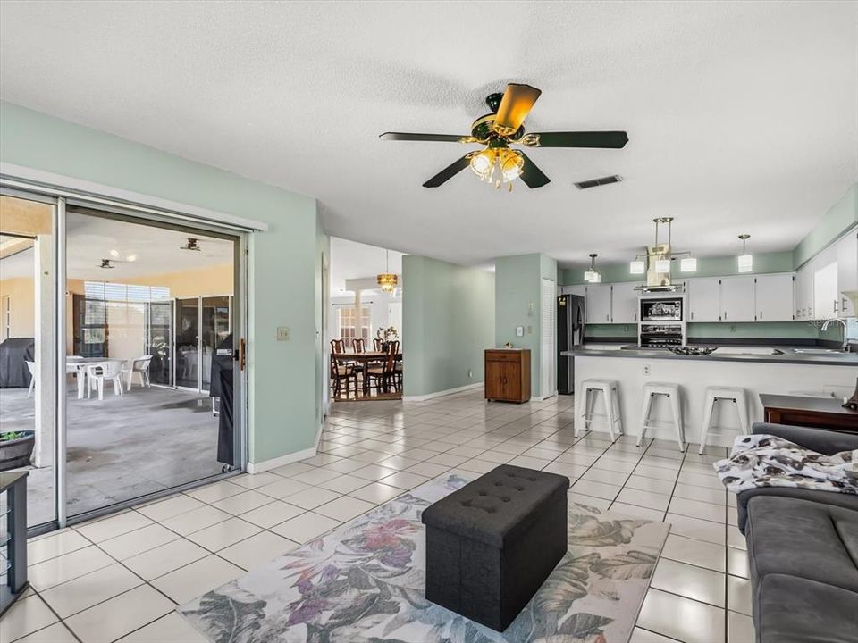 На продажу: $1,200,000 (3 спален, 2 ванн, 3009 Квадратных фут)