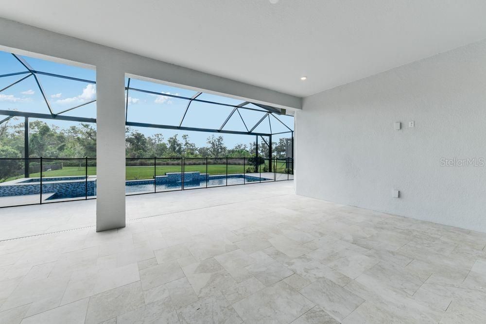 Под контрактом: $1,589,040 (3 спален, 3 ванн, 3095 Квадратных фут)