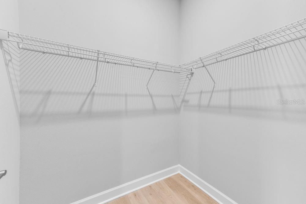 Под контрактом: $1,589,040 (3 спален, 3 ванн, 3095 Квадратных фут)