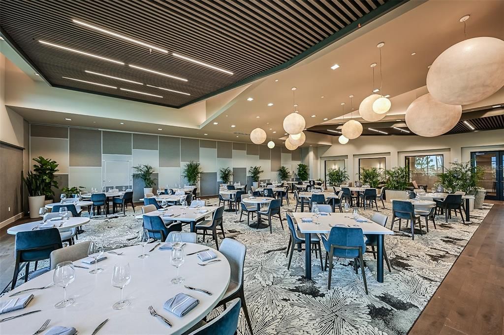 Под контрактом: $1,589,040 (3 спален, 3 ванн, 3095 Квадратных фут)