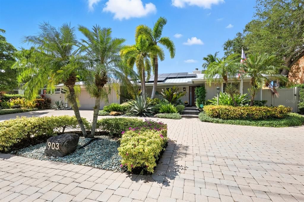 For Sale: $1,099,000 (3 beds, 2 baths, 2368 Square Feet)