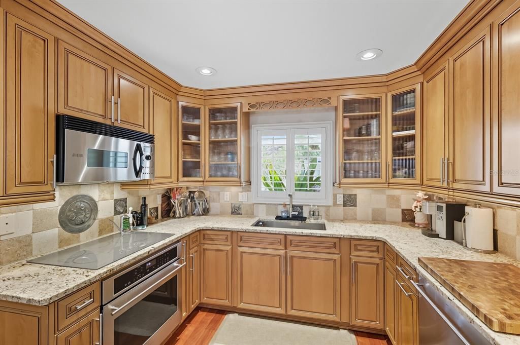 For Sale: $1,099,000 (3 beds, 2 baths, 2368 Square Feet)