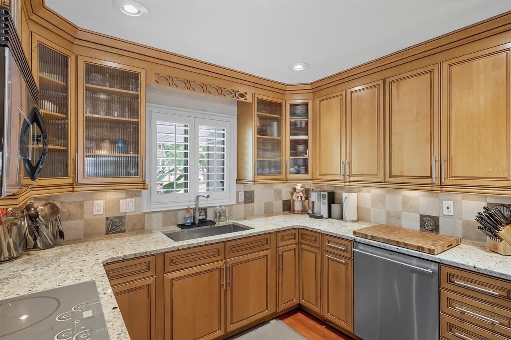 For Sale: $1,099,000 (3 beds, 2 baths, 2368 Square Feet)