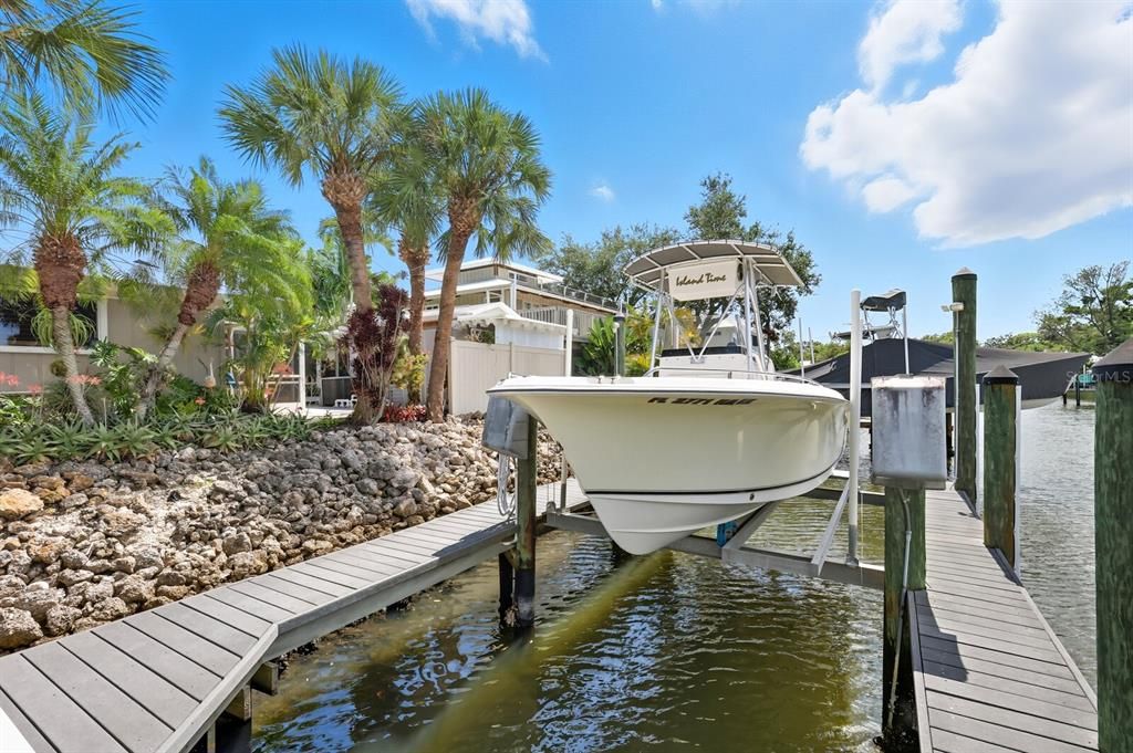For Sale: $1,099,000 (3 beds, 2 baths, 2368 Square Feet)