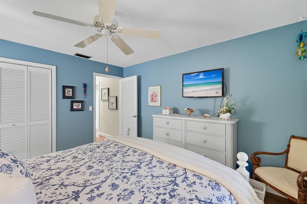 For Sale: $1,099,000 (3 beds, 2 baths, 2368 Square Feet)