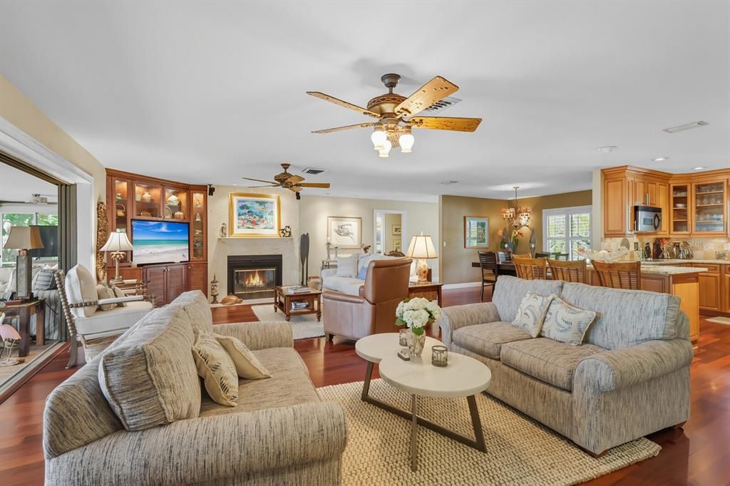 For Sale: $1,099,000 (3 beds, 2 baths, 2368 Square Feet)