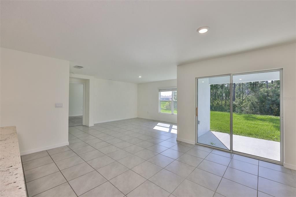 На продажу: $348,900 (4 спален, 2 ванн, 1846 Квадратных фут)