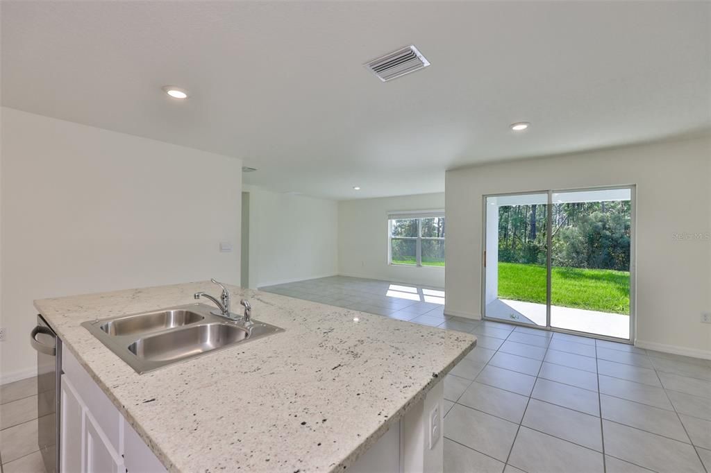 На продажу: $348,900 (4 спален, 2 ванн, 1846 Квадратных фут)