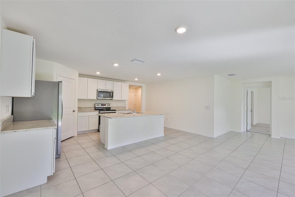 На продажу: $348,900 (4 спален, 2 ванн, 1846 Квадратных фут)