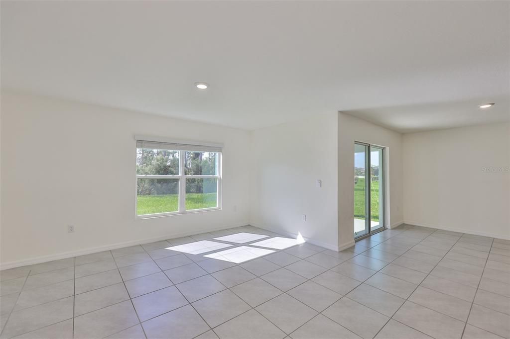 На продажу: $348,900 (4 спален, 2 ванн, 1846 Квадратных фут)