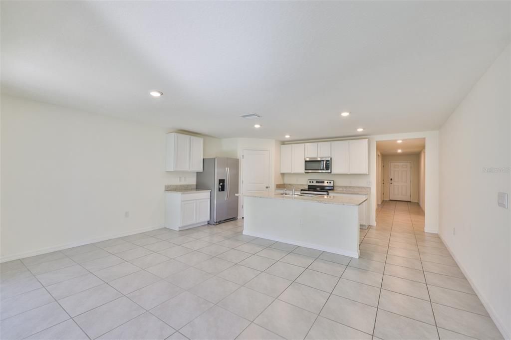 На продажу: $348,900 (4 спален, 2 ванн, 1846 Квадратных фут)