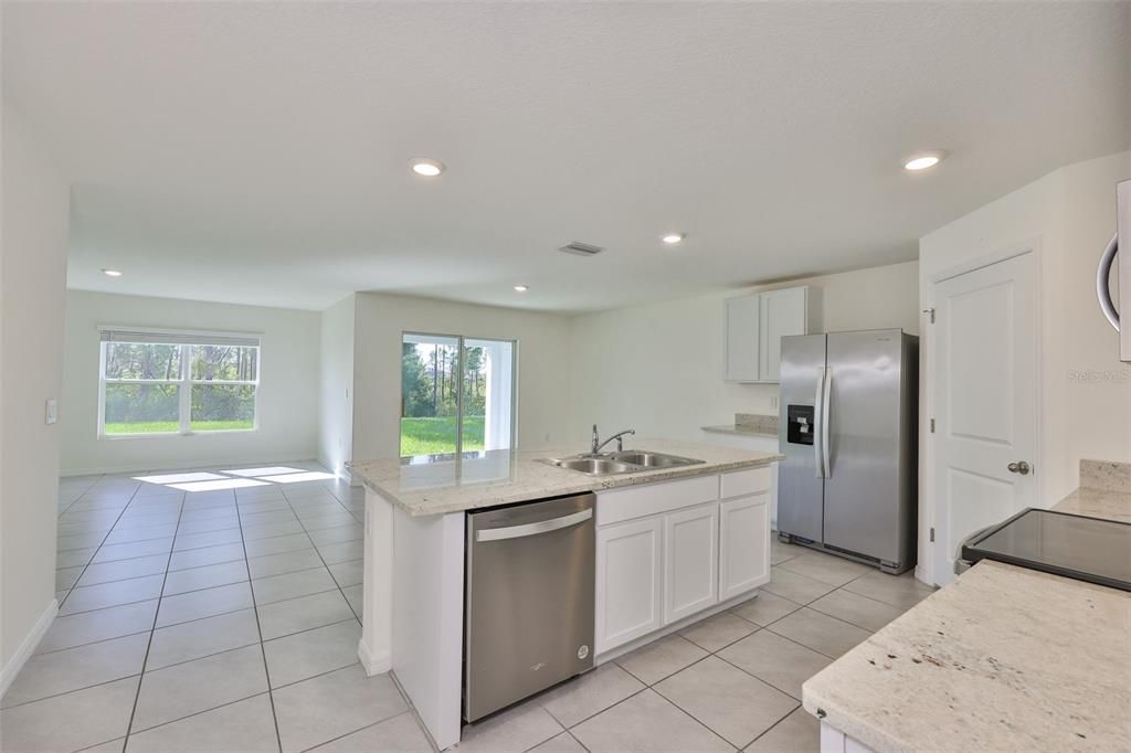 На продажу: $348,900 (4 спален, 2 ванн, 1846 Квадратных фут)