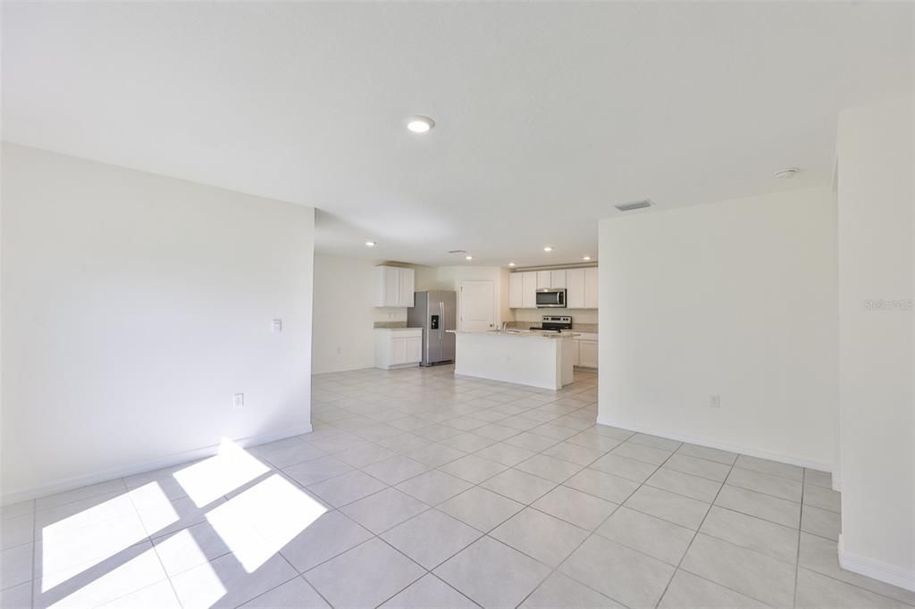 На продажу: $348,900 (4 спален, 2 ванн, 1846 Квадратных фут)