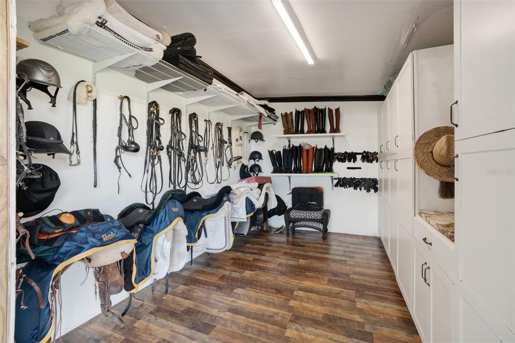 待售: $1,500,000 (10.00 acres)