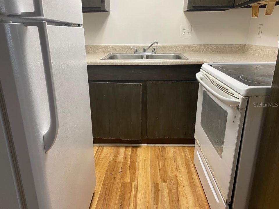 Active With Contract: $1,050 (1 beds, 1 baths, 625 Square Feet)