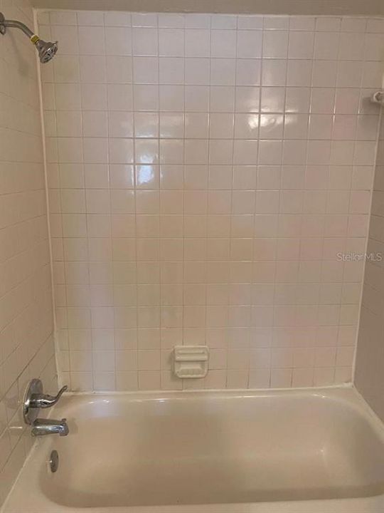 Active With Contract: $1,050 (1 beds, 1 baths, 625 Square Feet)