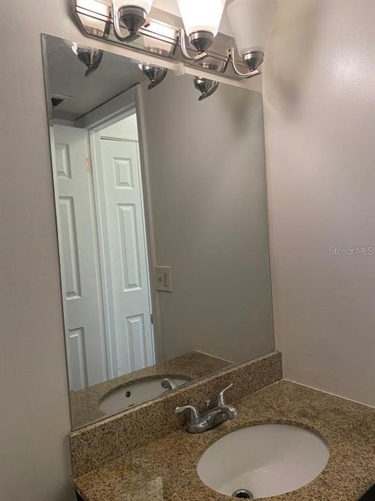 Active With Contract: $1,050 (1 beds, 1 baths, 625 Square Feet)