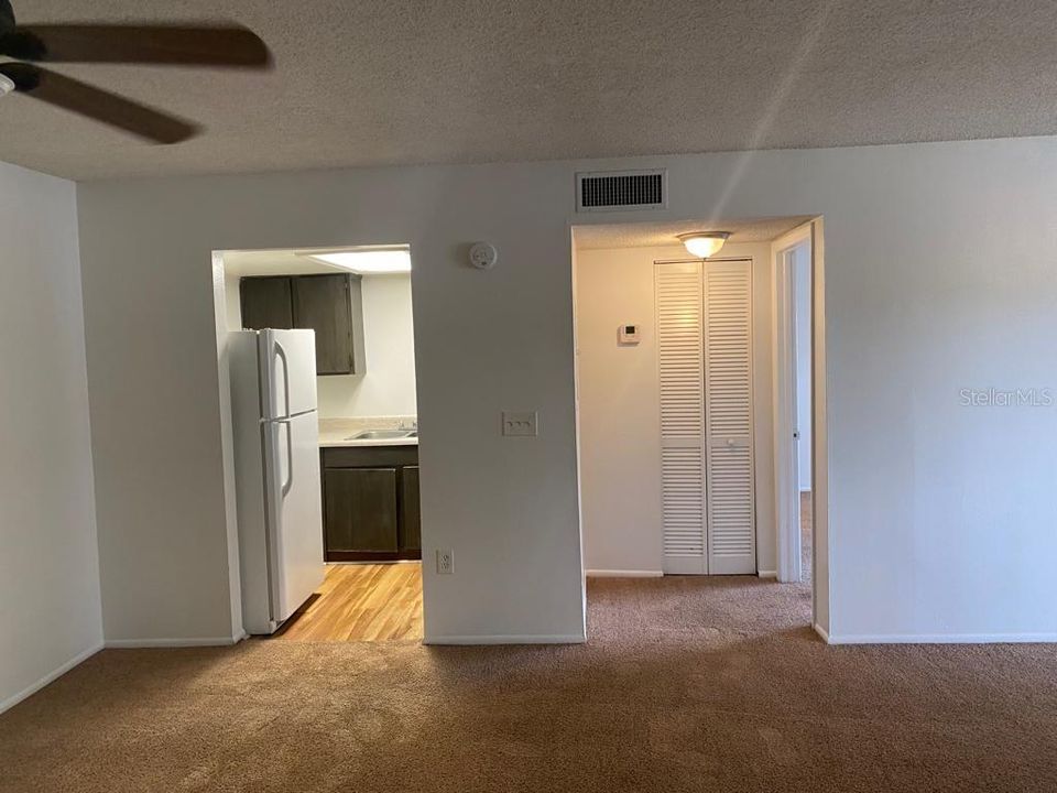Active With Contract: $1,050 (1 beds, 1 baths, 625 Square Feet)