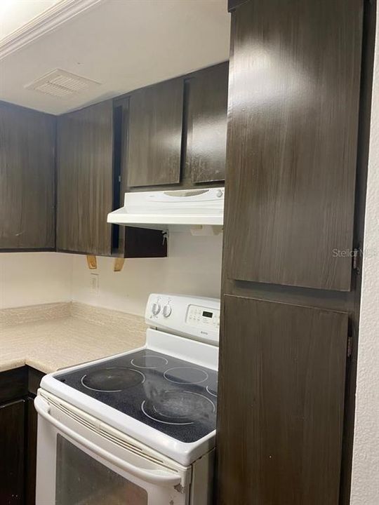 Active With Contract: $1,050 (1 beds, 1 baths, 625 Square Feet)
