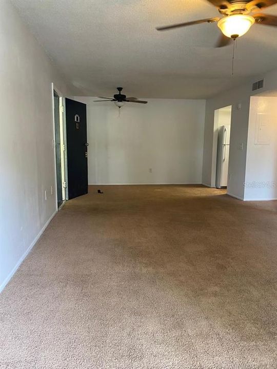 Active With Contract: $1,050 (1 beds, 1 baths, 625 Square Feet)