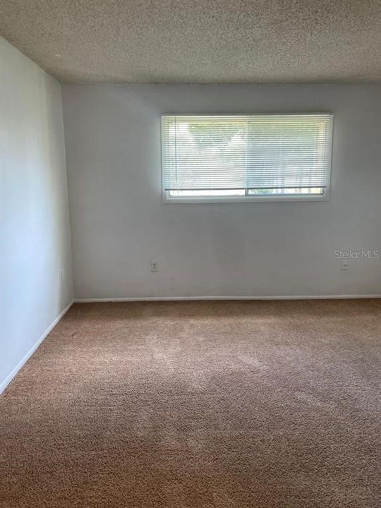 Active With Contract: $1,050 (1 beds, 1 baths, 625 Square Feet)