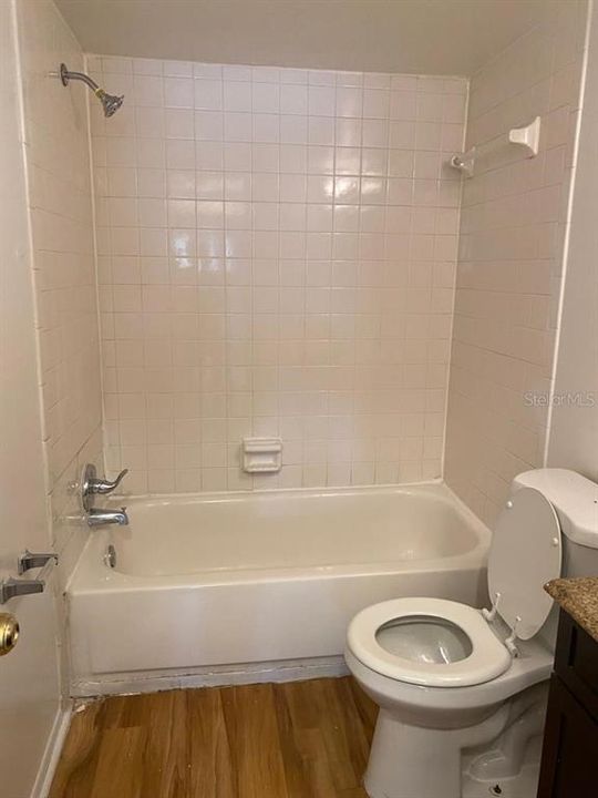 Active With Contract: $1,050 (1 beds, 1 baths, 625 Square Feet)