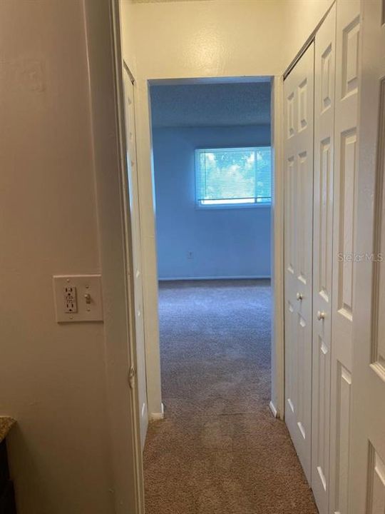 Active With Contract: $1,050 (1 beds, 1 baths, 625 Square Feet)
