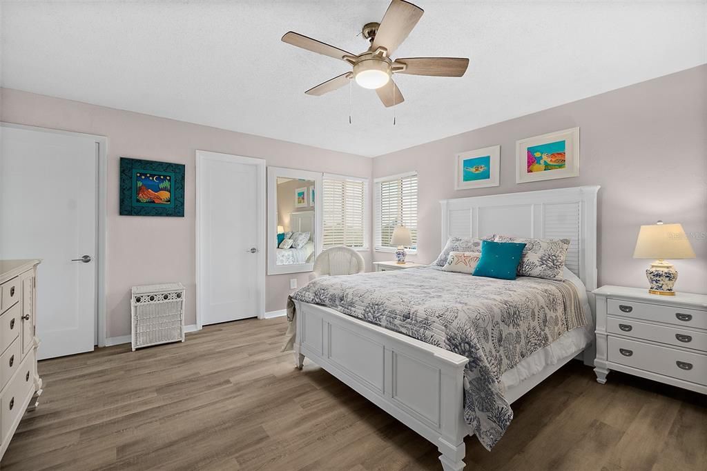 待售: $259,000 (1 贝兹, 1 浴室, 804 平方英尺)