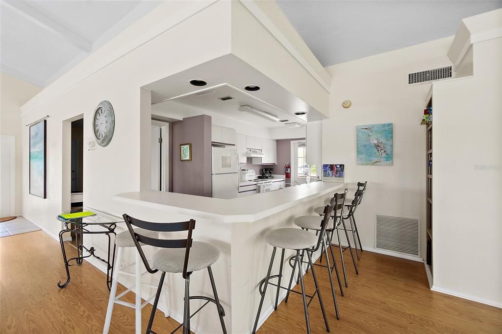 待售: $259,000 (1 贝兹, 1 浴室, 804 平方英尺)