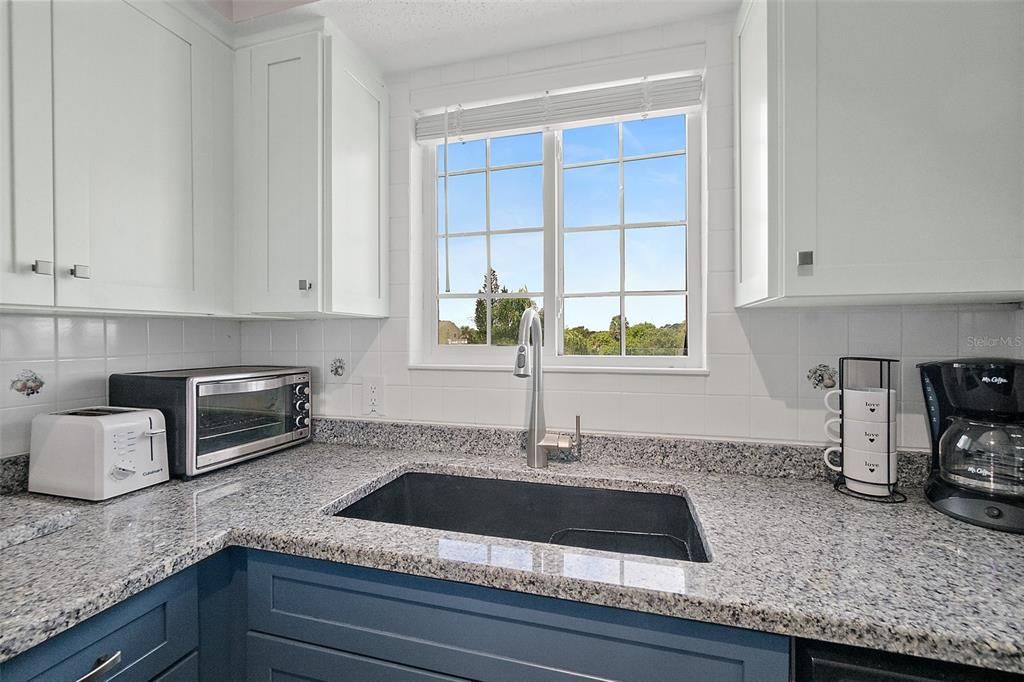 待售: $259,000 (1 贝兹, 1 浴室, 804 平方英尺)