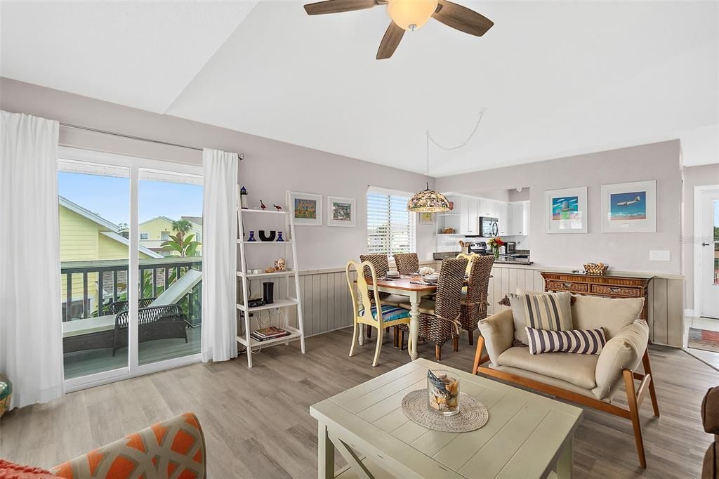 待售: $259,000 (1 贝兹, 1 浴室, 804 平方英尺)